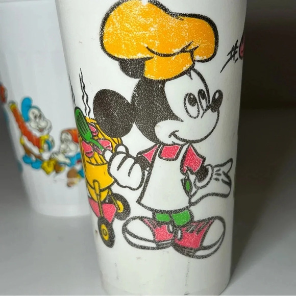 Vintage Mickey Mouse/Disney Plastic Cup Cookout ScenePlus the‎ 7 dwarfs - 3 cups - Picture 10 of 10